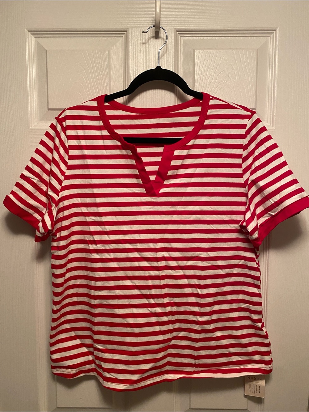 Lilycoco Red and White Striped Short Sleeve Tee…size L